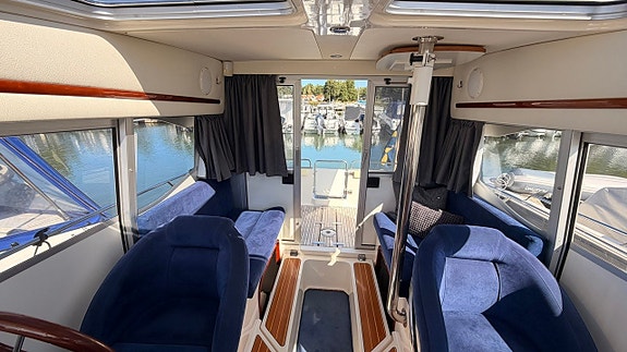 Aquador 28 C - Volvo Penta D6-350 - 2006 10 of 26