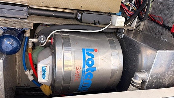 Aquador 28 C - Volvo Penta D6-350 - 2006 12 of 26