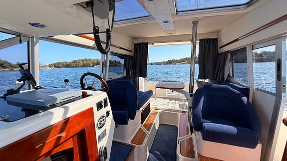 Aquador 28 C - Volvo Penta D6-350 - 2006 9 of 26