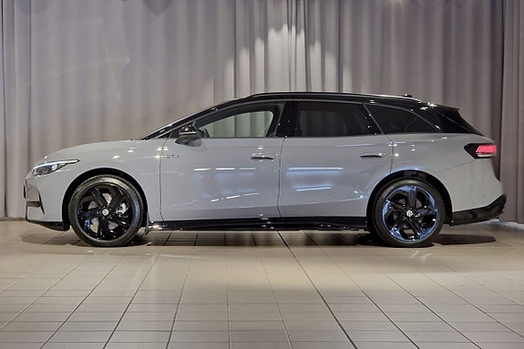 Volkswagen ID.7 2 of 16