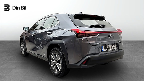 Lexus UX300e 3 of 12