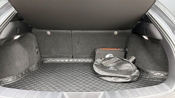 Lexus UX300e 12 of 12