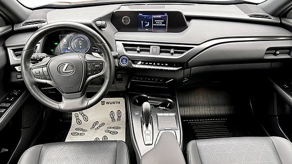 Lexus UX300e 10 of 12