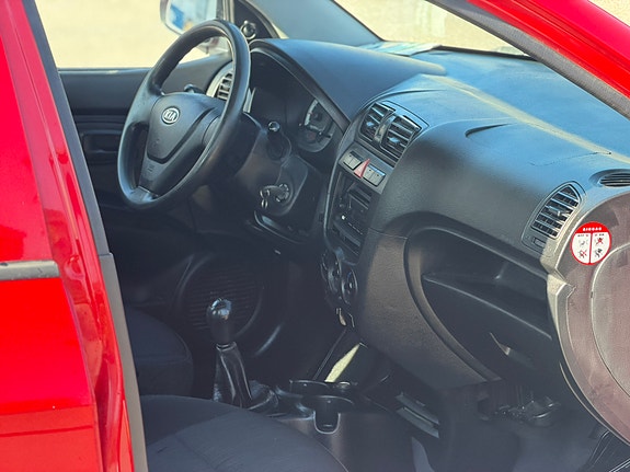 Kia Picanto 9 of 12