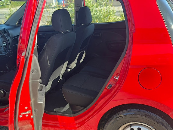 Kia Picanto 12 of 12