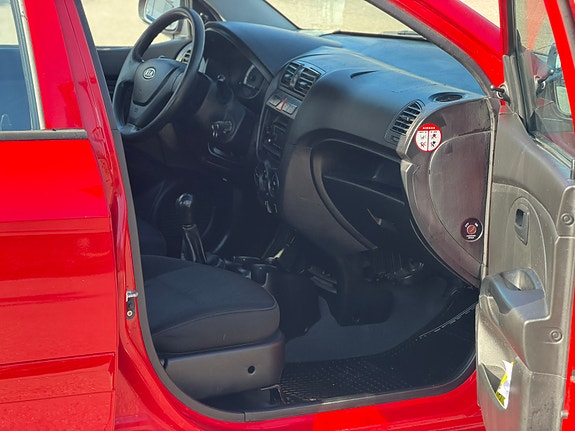 Kia Picanto 10 of 12