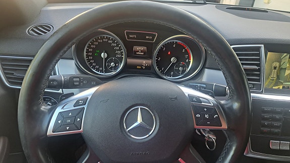 Mercedes-Benz ML350 6 of 12