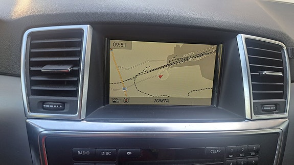 Mercedes-Benz ML350 8 of 12
