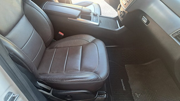 Mercedes-Benz ML350 9 of 12