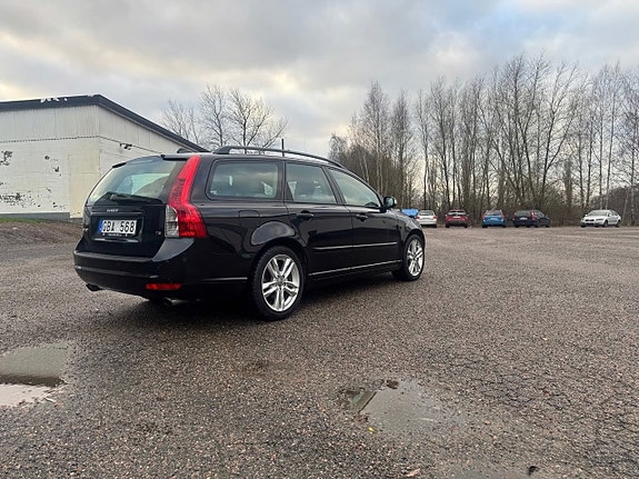 Volvo V50 3 of 6