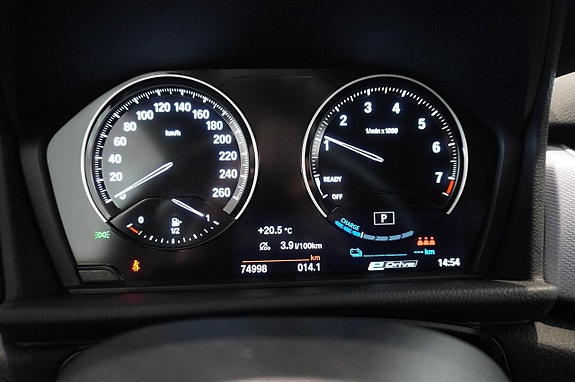 BMW 225xe 10 of 15