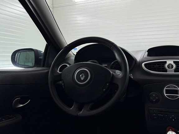 Renault Clio 20 of 22