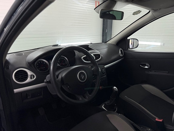 Renault Clio 17 of 22