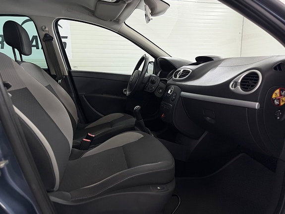 Renault Clio 15 of 22
