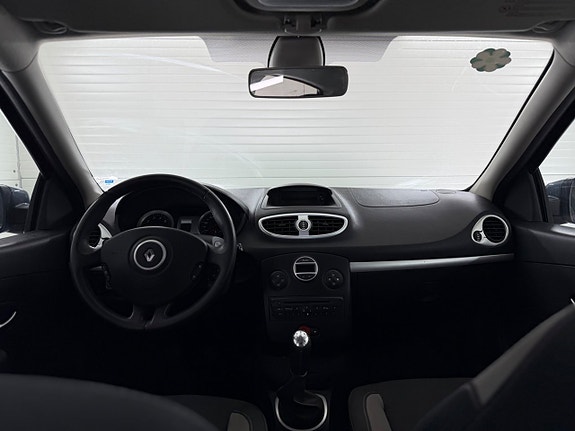 Renault Clio 18 of 22