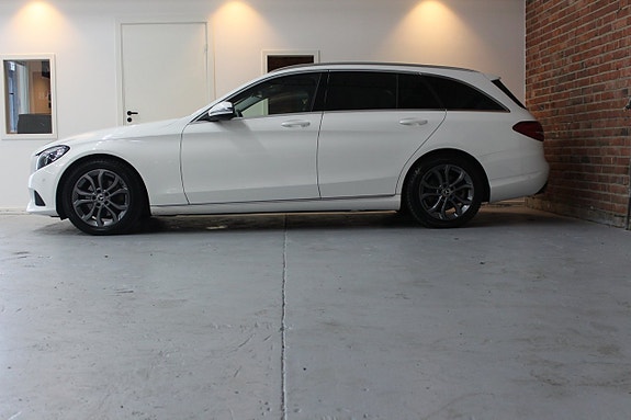 Mercedes-Benz C220 d 2 of 19