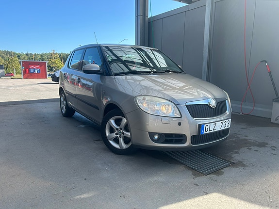 Skoda Fabia 2 of 16