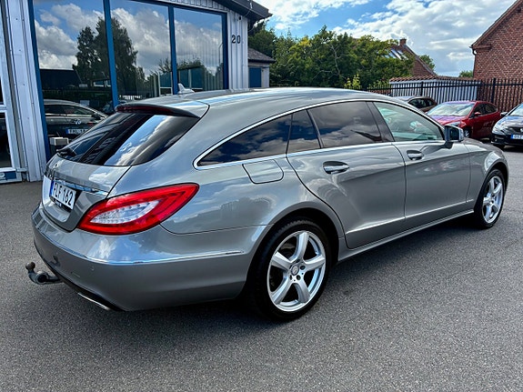 Mercedes-Benz CLS350 3 of 12