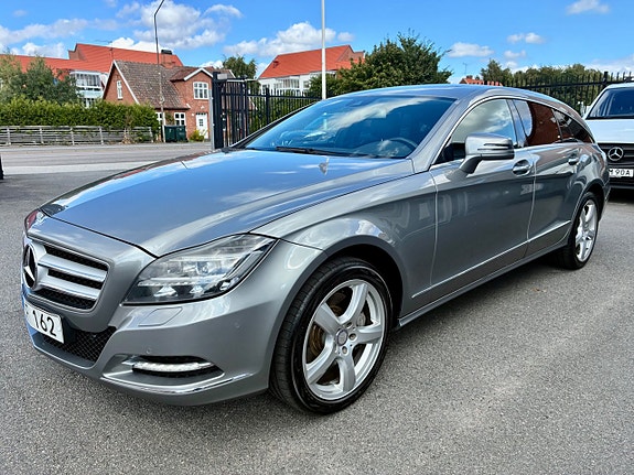Mercedes-Benz CLS350 2 of 12