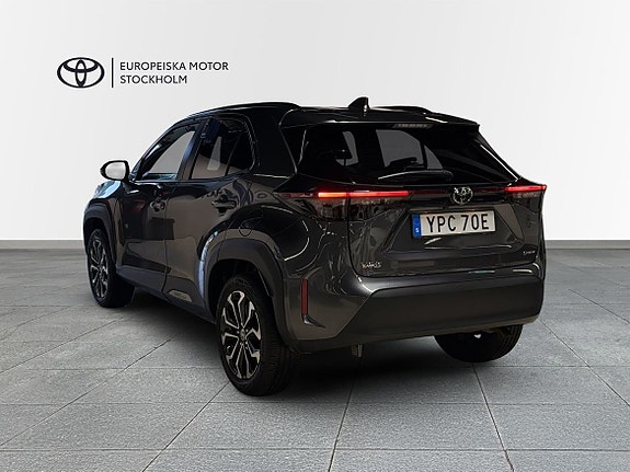 Toyota Yaris Cross 2 of 12