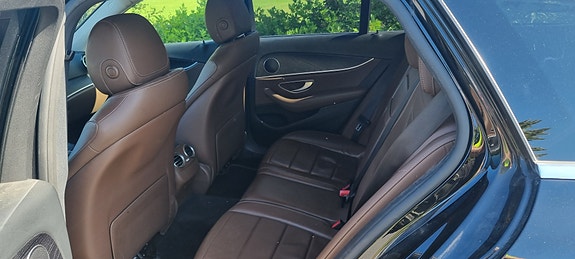 Mercedes-Benz E220 4 of 6