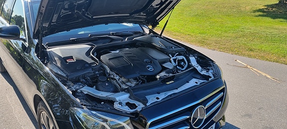 Mercedes-Benz E220 3 of 6
