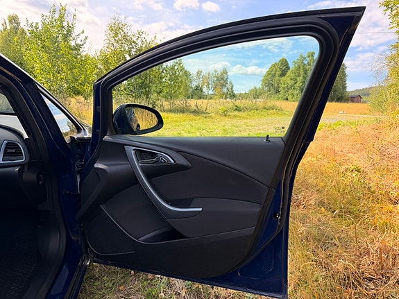 Opel Astra 9 of 18