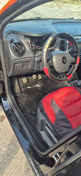 Renault Captur 9 of 17