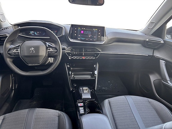 Peugeot e-2008 6 of 16