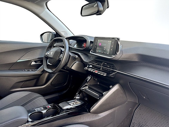 Peugeot e-2008 12 of 16