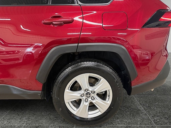 Toyota RAV4 9 of 21