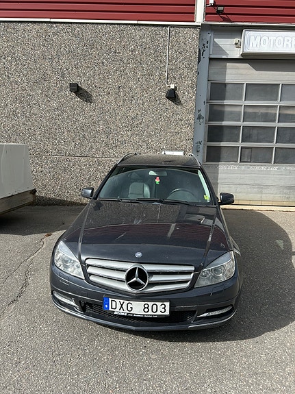 Mercedes-Benz C180 2 of 3