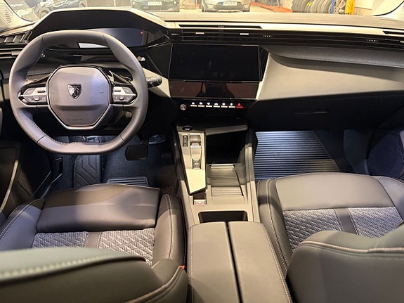 Peugeot 308 SW 12 of 29