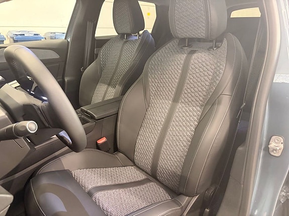 Peugeot 308 SW 8 of 29