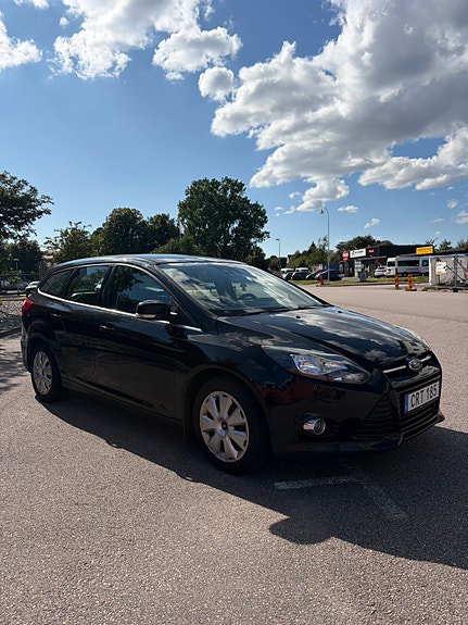 Ford Focus 2 of 6