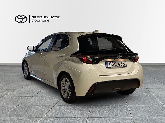 Toyota Yaris 2 of 12