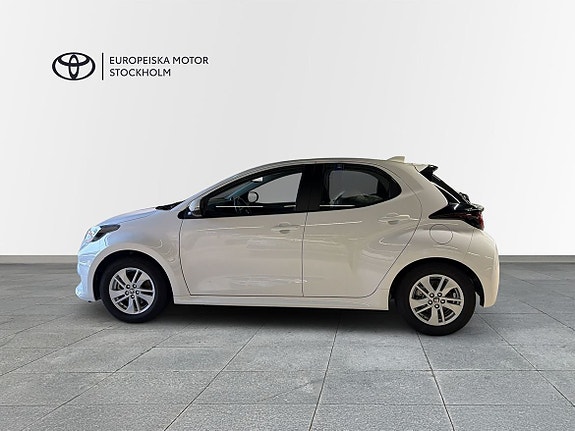 Toyota Yaris 3 of 12