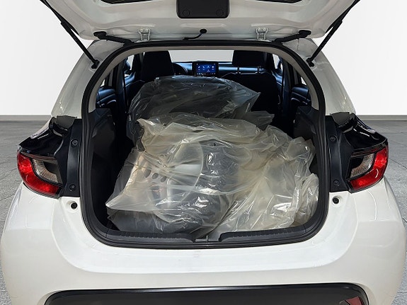 Toyota Yaris 10 of 12