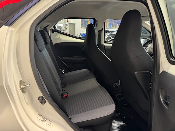 Toyota Aygo 10 of 18