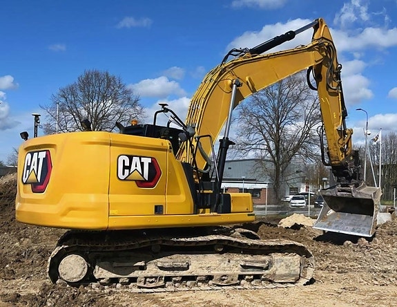CAT 320 3 of 4