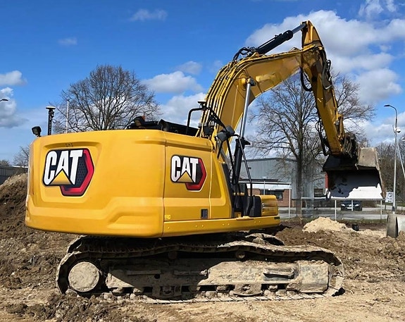 CAT 320 2 of 4