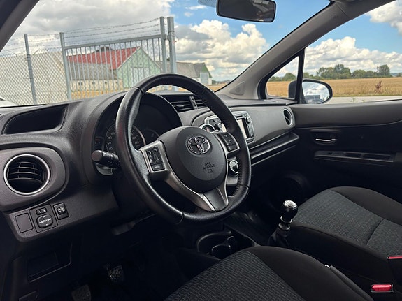 Toyota Yaris 8 of 20