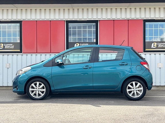 Toyota Yaris 3 of 20