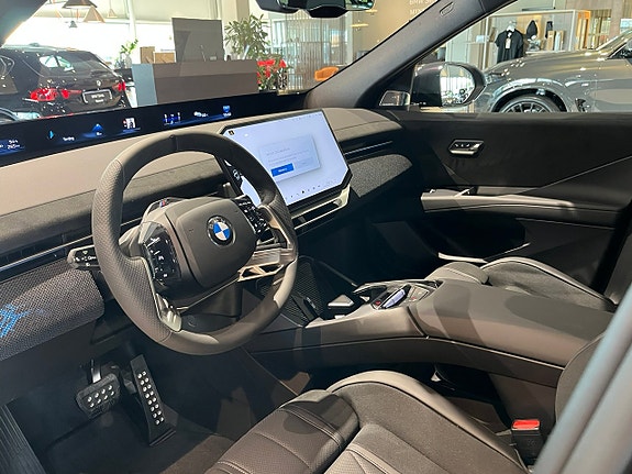 BMW iX3 8 of 23