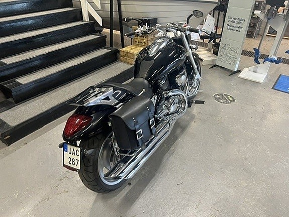 Suzuki VZ1500 5 of 6