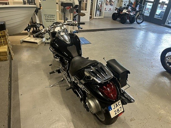 Suzuki VZ1500 4 of 6