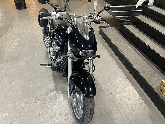 Suzuki VZ1500 2 of 6