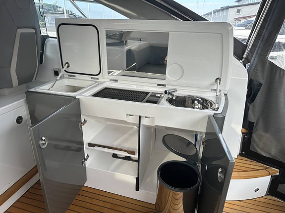 Princess V40 Sunbed (2018) 6 of 12