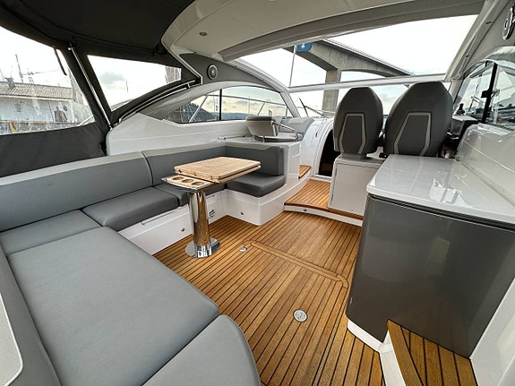 Princess V40 Sunbed (2018) 3 of 12