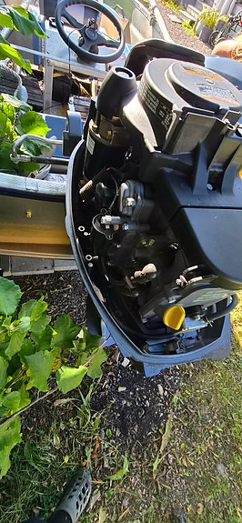 Linder Sportsman 400 – Yamaha 15 hk – 30-kärra – Garmin ekolod 5 of 9